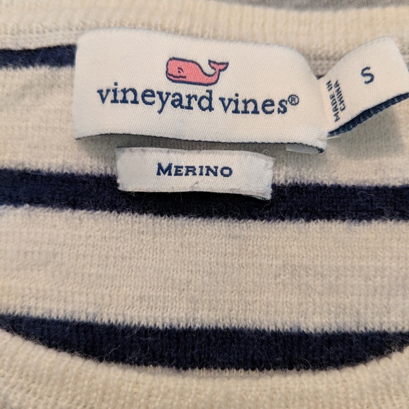 Vineyard Vines sweater - Picture 2 of 3